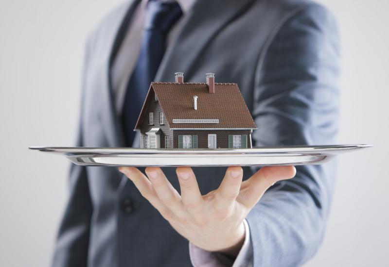 Advantages of Buying Vs. Renting A Lake Home