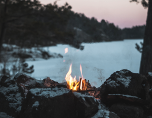 (Unsplash) fire pit: winter decorations for your lake home