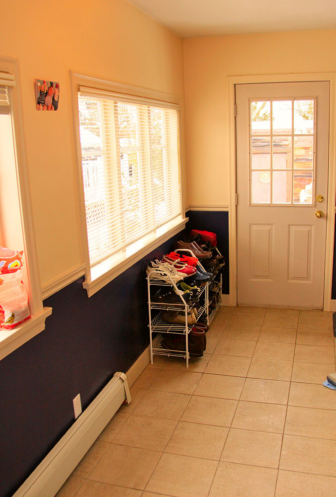 Featured image of post What Is A Mud Room Used For In A House / Noun (c) the room just inside the main entrance of a house, apartment, or other building that leads to other rooms and usually to the stairs.