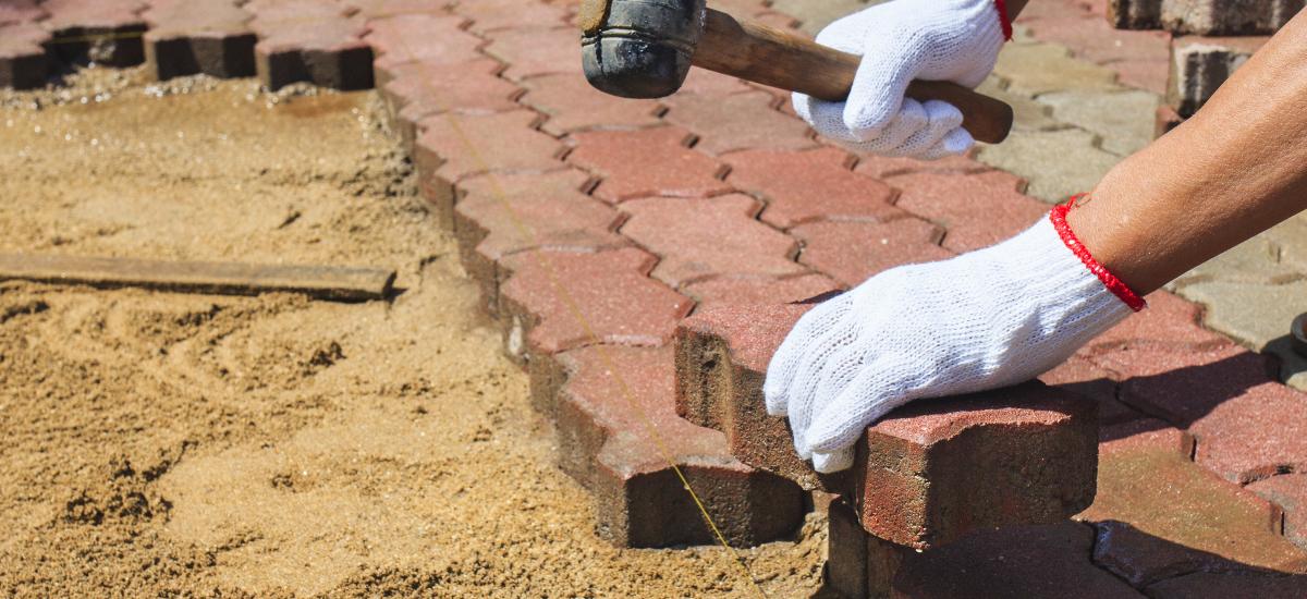 5 Fun Landscaping Ideas for Your Lake Home