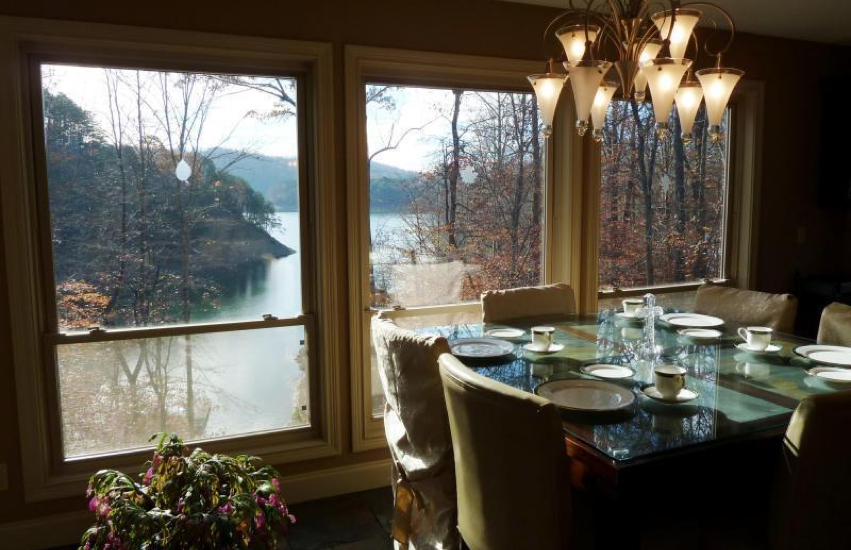 How to Accent Lake Views Using Indoor Design
