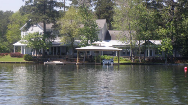 Lake Martin furnished lake home