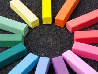 chalk in the rainbow spectrum arranged in circle