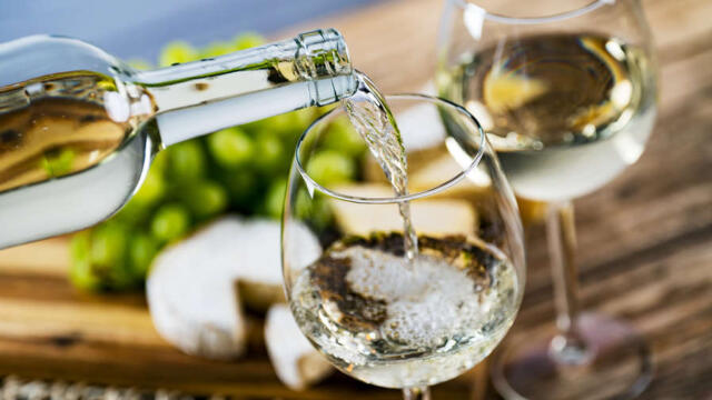 Sipping Season: The Best Summer Wine Pairings