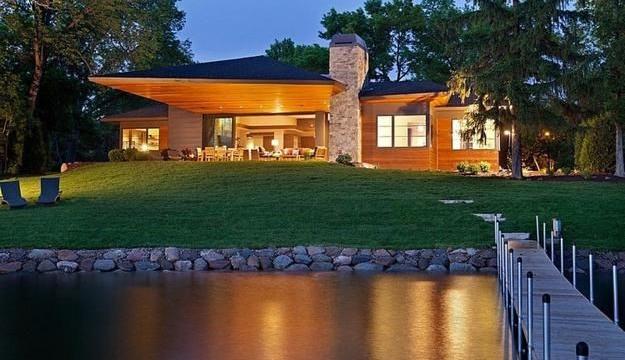 Living the Green Life: Eco-Friendly Lake Home Furnishings