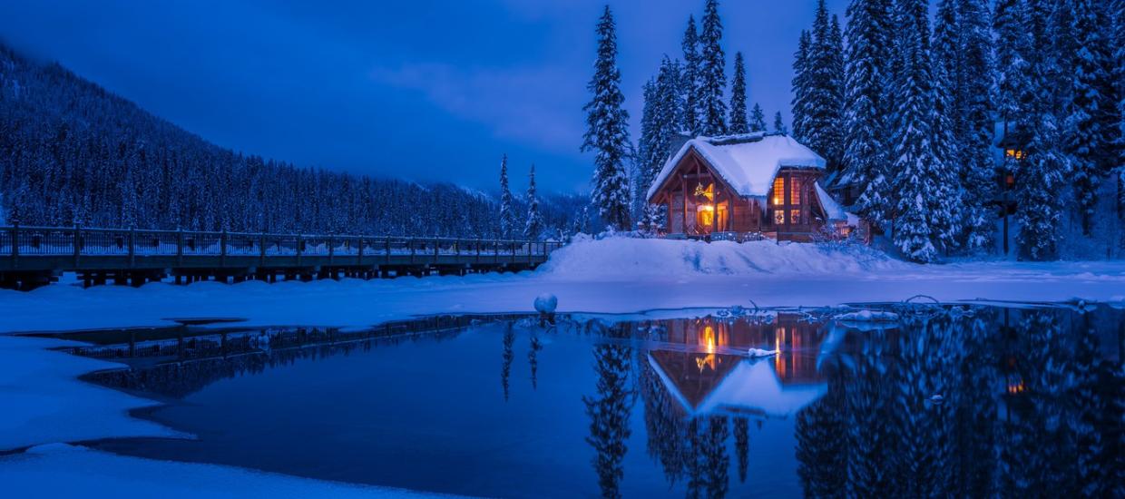 2022 Winter Oasis: Inspiring Roundup of Dreamy Winter Lake Homes