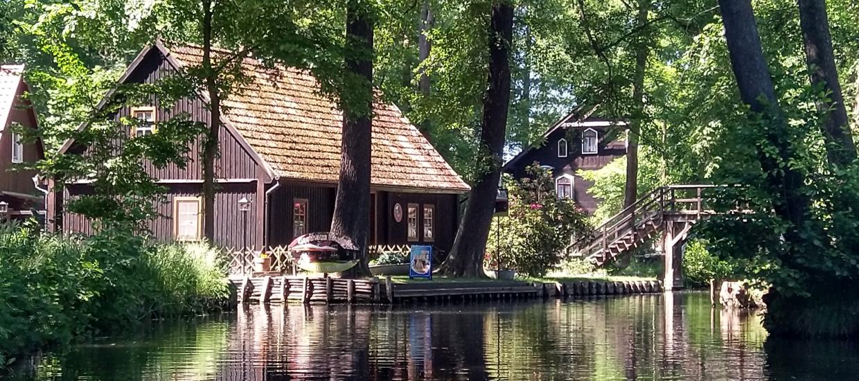 Lakefront vs. Lake Access: Which is Best For You?