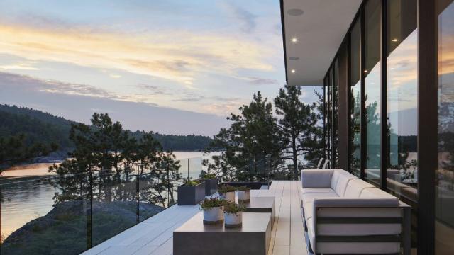 Deck Design Ideas for Your Lake House