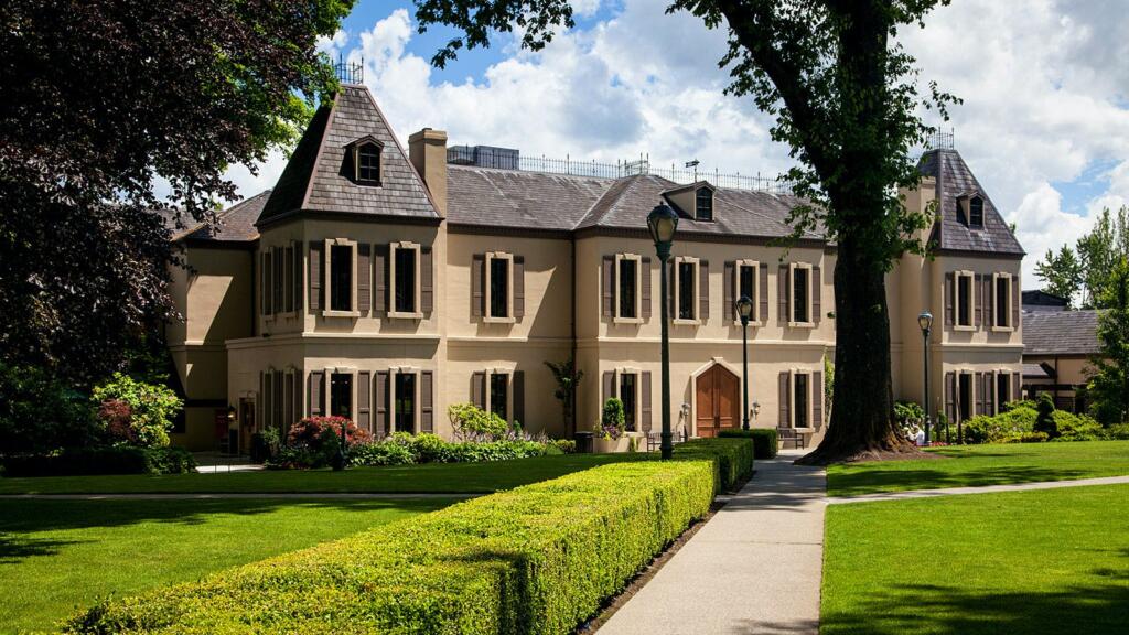 A French chateau-style building in Washington, specializes in Riesling. 