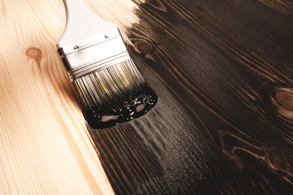 diy brushing hardwood with a varnish