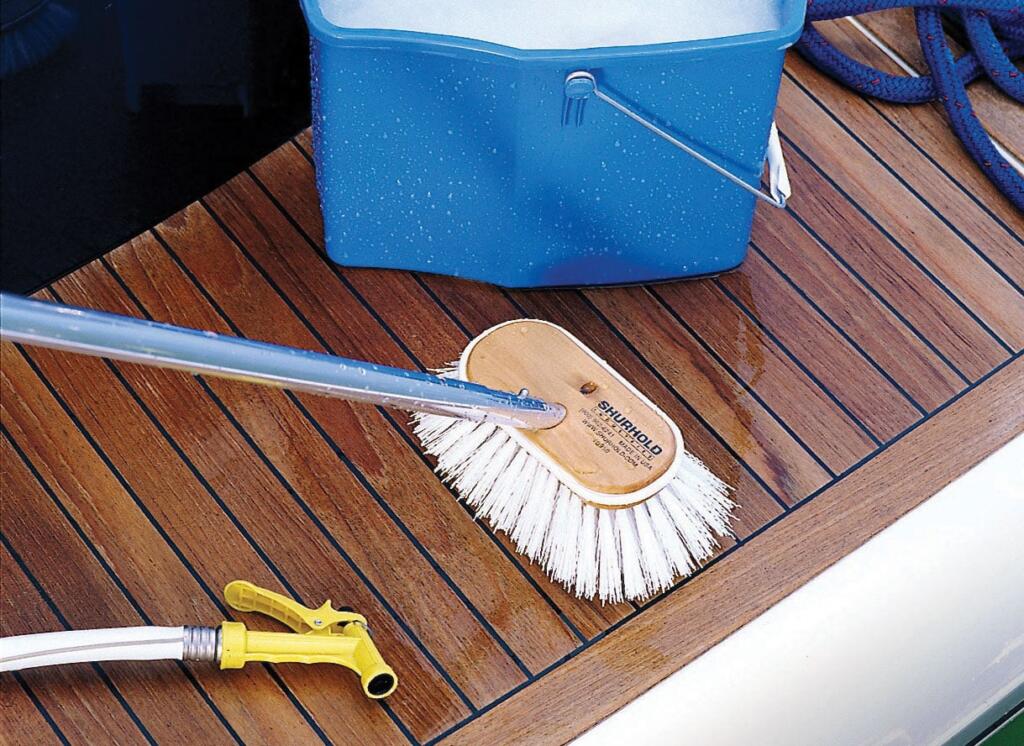 deck brush cleanign wood