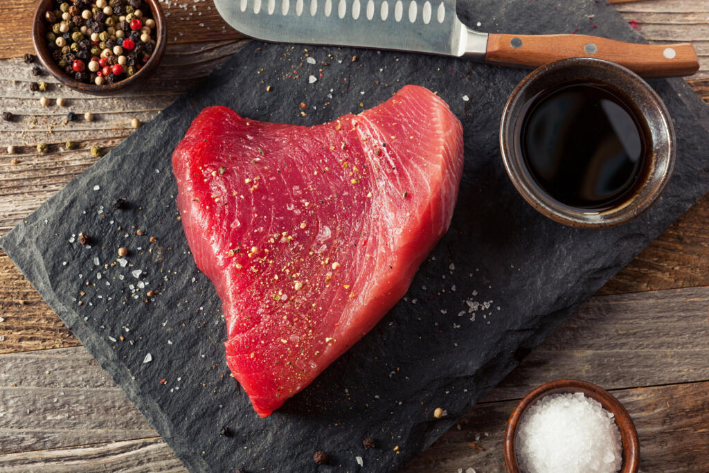 Tuna steak with red wine
