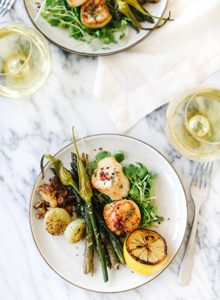 pan-seared scallops with thyme and pink peppercorn served with Chardonnay