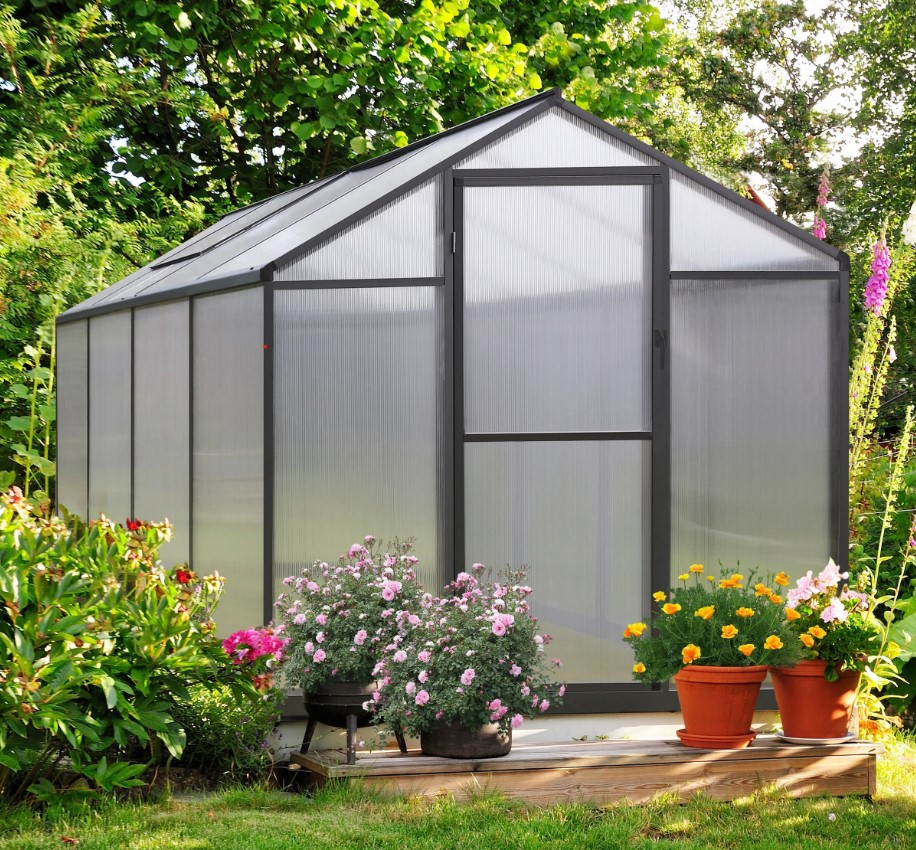 Veikous Greenhouse with flowers in front