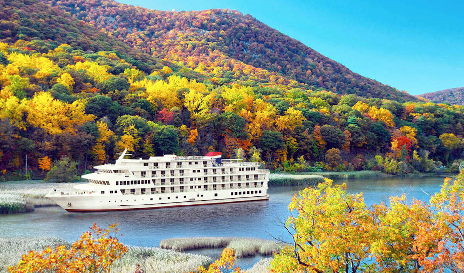 Autumn Splendor: Fall Foliage Boat Cruises