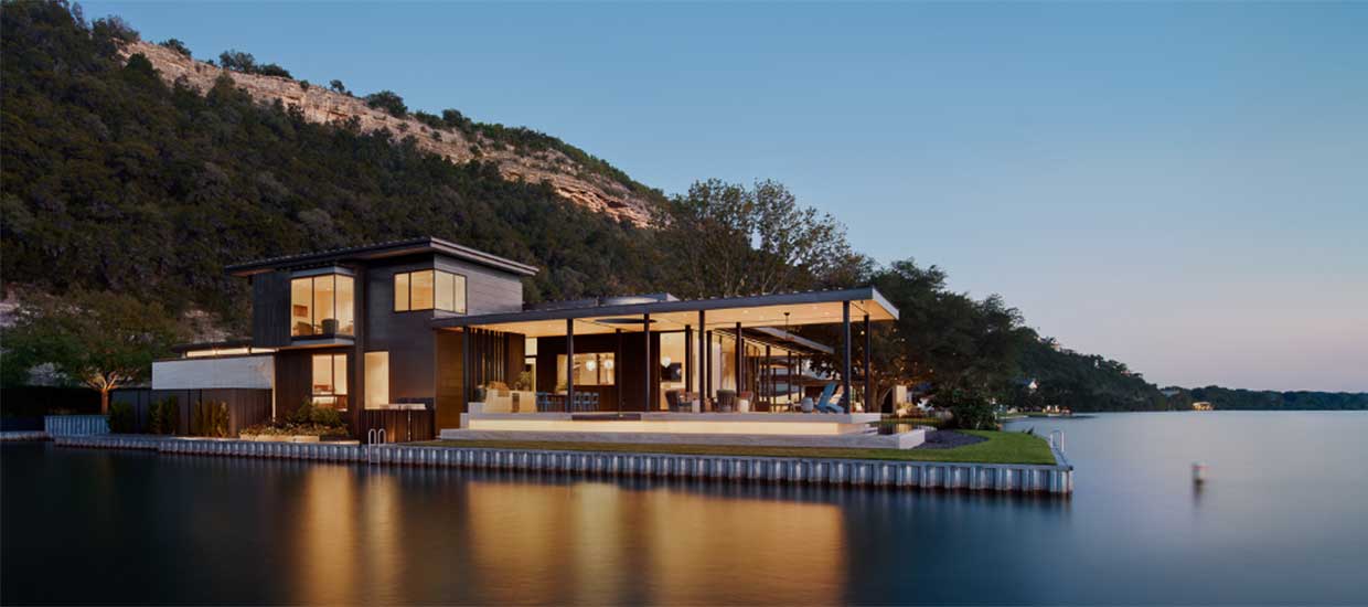 Floating Jewel: A Lake Austin Home Mirrors the Fluidity of the Water