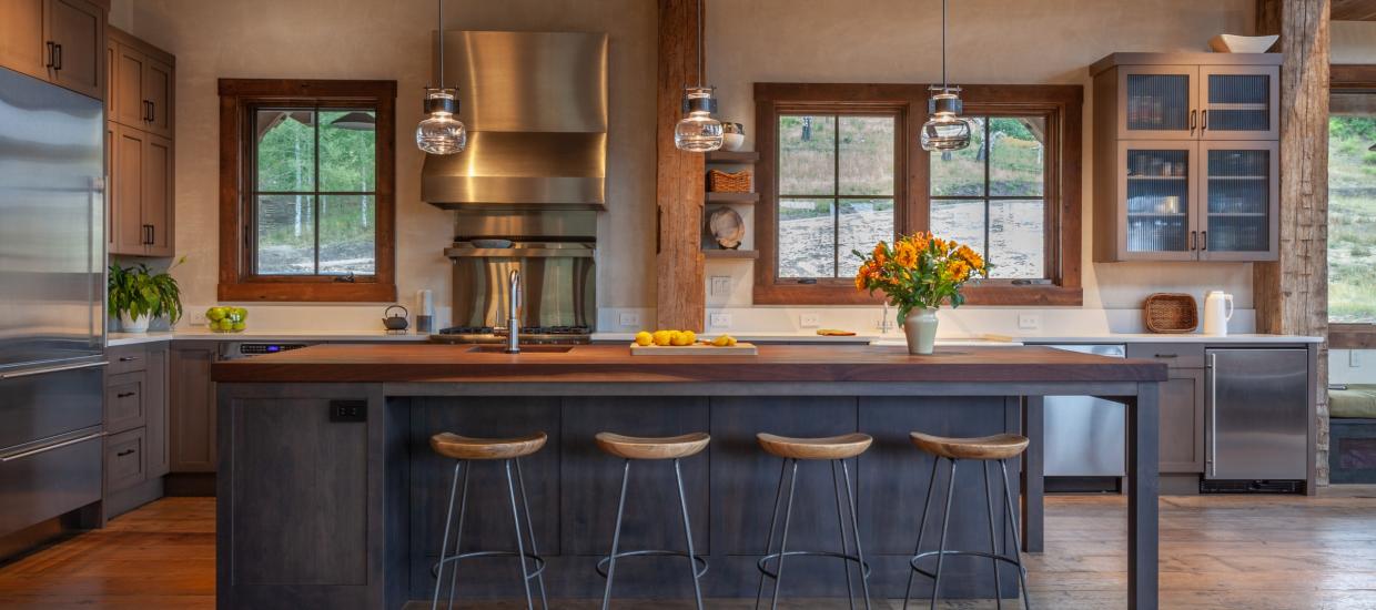 Rugged Warmth: Rustic Kitchen Designs to Cozy Up Your Lake Home