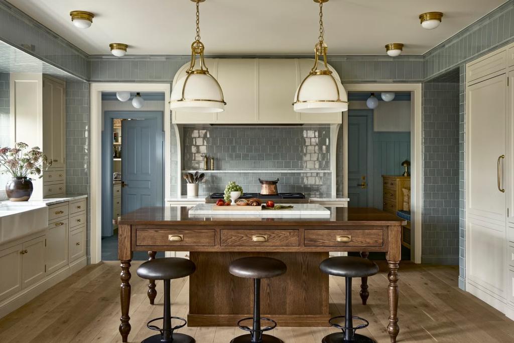 2026 kitchen trend illustrating Layered Lighting with Warm Metal Hardware
