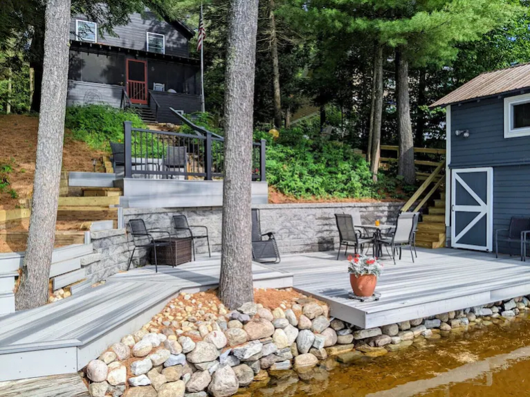 image illustrating preferred paint colors for Northeast Lake Regions