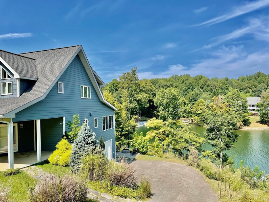 image illustrating preferred paint colors for Mid-Atlantic Lake Regions