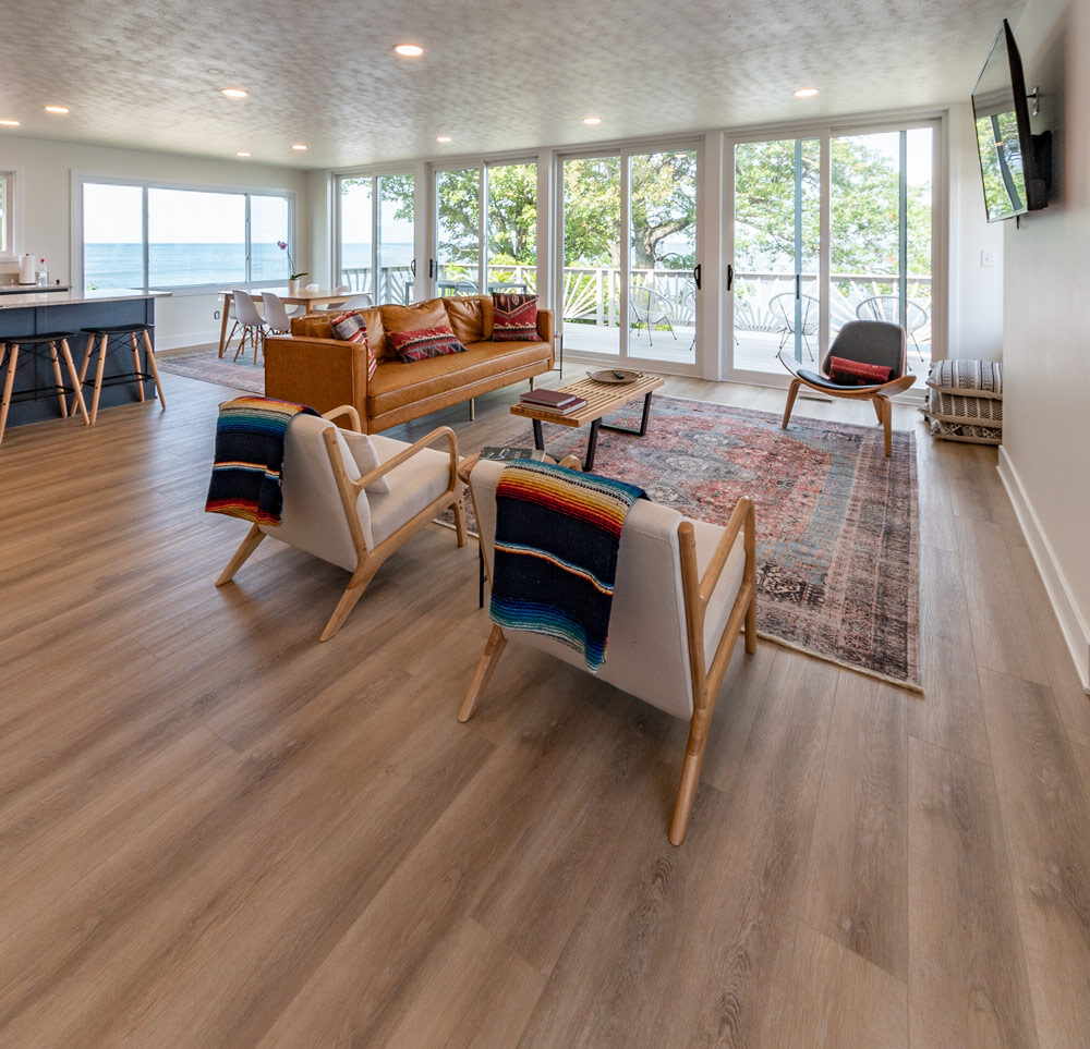 Clean laminate floor in a lake home
