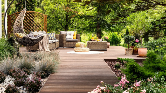 Small Backyard design for a grand effect at your lake home