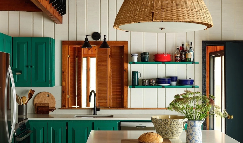 Kitchen Vibes: Infuse Atmosphere Into Your Lake Home Kitchen with These Clever Wall Décor Accents
